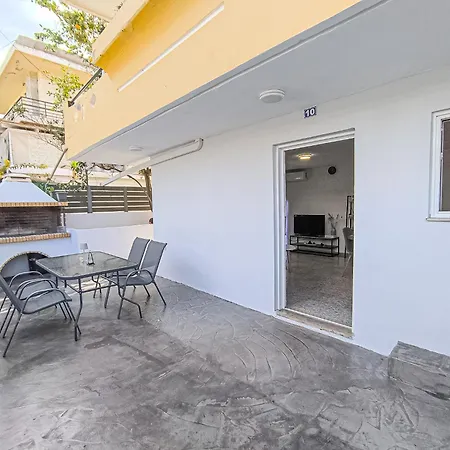 Comfy Flat With Large Terrace, Fiber Internet And Private Parking דירה חאניה