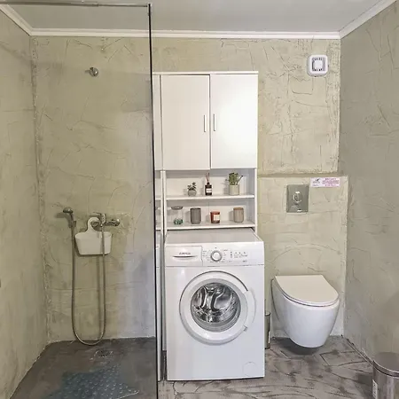 아파트 Comfy Flat With Large Terrace, Fiber Internet And Private Parking 하니아